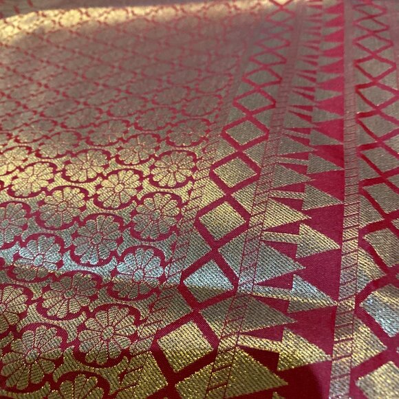 Black with red check Indian traditional soft silk saree for women - Picture 2 of 16